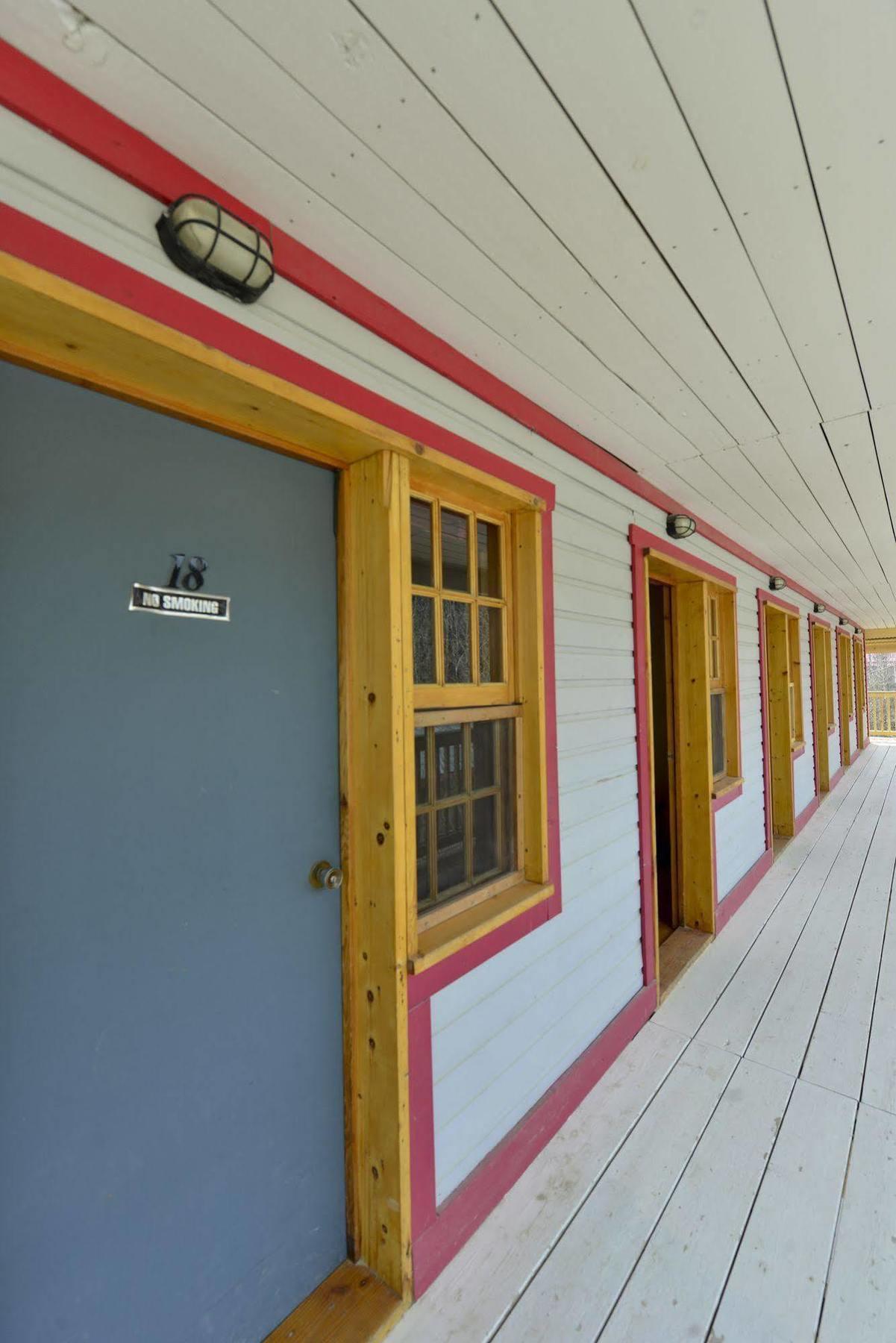The Bunkhouse Hotel Dawson City Eksteriør billede