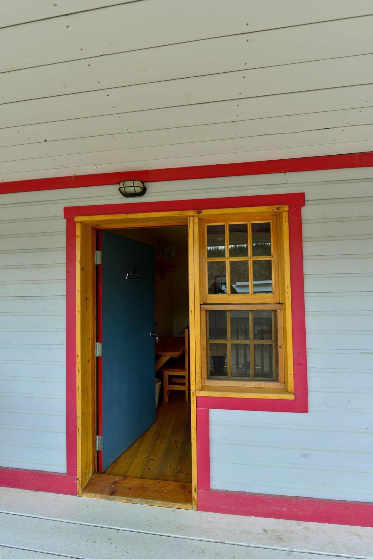 The Bunkhouse Hotel Dawson City Eksteriør billede