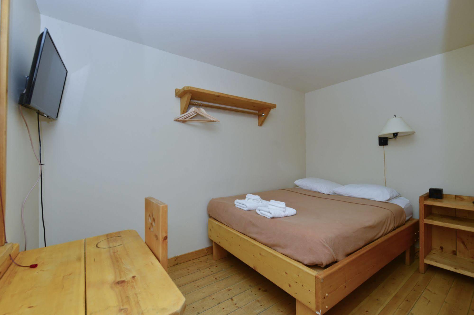 The Bunkhouse Hotel Dawson City Eksteriør billede